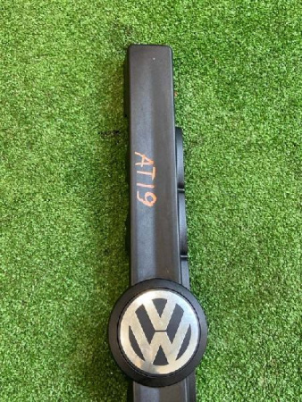 Volkswagen / Touareg / Декоративная крышка двигателя