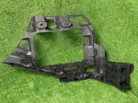 Volkswagen / Touareg / Кронштейн бампера