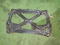 Audi / A6 / распорка подрамника