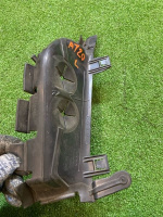 Audi / Q7 / Воздуховод радиатора