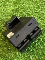 Audi / Q8 / Кнопка стеклоподъемника