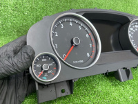 Volkswagen / Touareg / Панель приборов