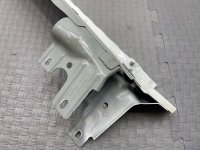 Audi / Q7 / Кронштейн крыла