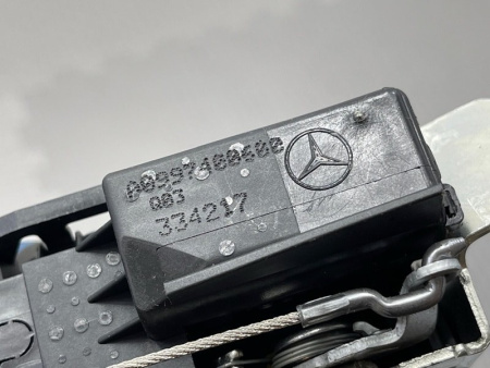 Mercedes-Benz / GLC 250d 4-matic / Замок багажника