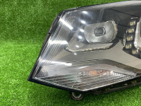 Volkswagen / Touareg / Фара