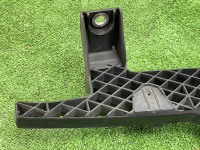 Volkswagen / Touareg / Кронштейн бампера