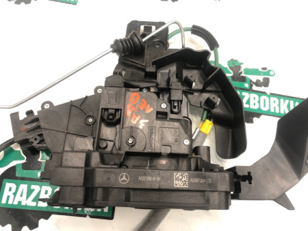 Mercedes-Benz / GLC 250d 4-matic / Замок боковой двери