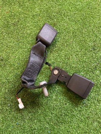 BMW / 1-Series / Замок ремня безопасности