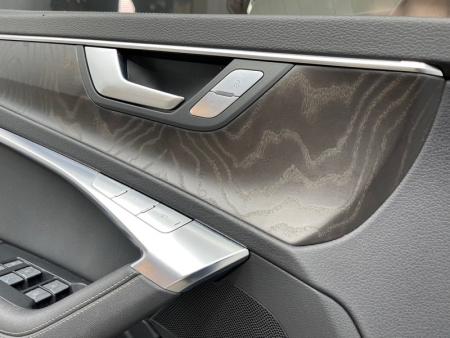 Audi / A6 / Дверь боковая