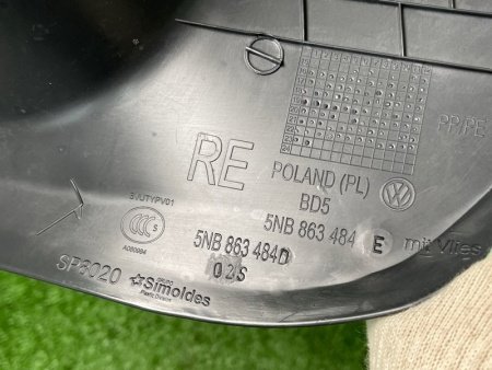 Volkswagen / Tiguan / Накладка стойки