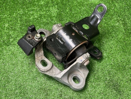 Mazda / 3 / Опора кпп