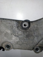 Mercedes-Benz / E-Class / Кронштейн впускного коллектора