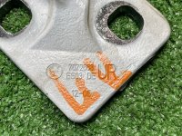 BMW / M6 / Петля двери