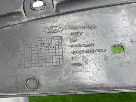 Ford / EXPLORER / Накладка замка капота