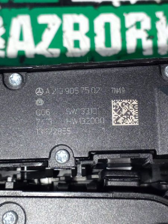 Mercedes-Benz / GLC 250d 4-matic / Декоративная вставка