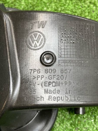 Volkswagen / Touareg / Лючок топливного бака