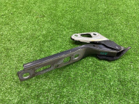 Audi / Q7 / Петля капота