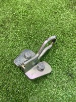 BMW / X1 / Петля замка багажника