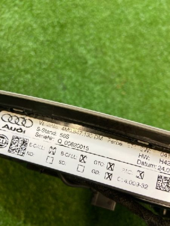 Audi / Q7 / Плафон подсветки салона