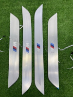 BMW / 7-Series / Накладки порогов М с подсветкой