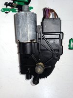 Audi / Q7 / Моторчик люка