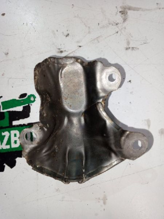 Mercedes-Benz / E-Class / теплозащитный экран