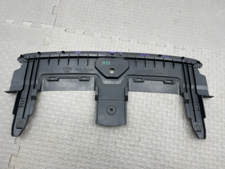 Audi / SQ8 / Накладка замка капота