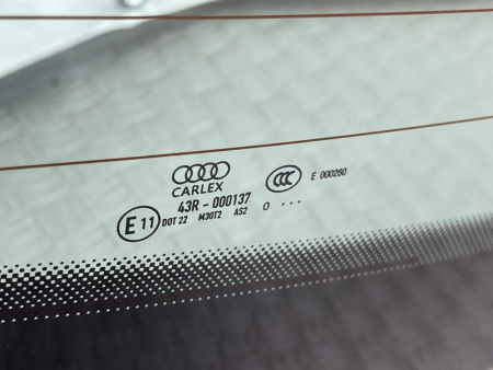 Audi / A6 / Стекло заднее