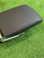 Volkswagen / Touareg / Подлокотник