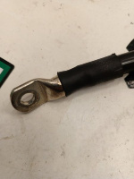 Audi / Q5 / Клемма аккумулятора