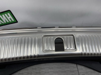 Audi / A8l / Накладка замка багажника
