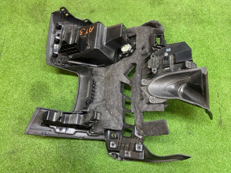 Audi / Q8 / Накладка на торпедо