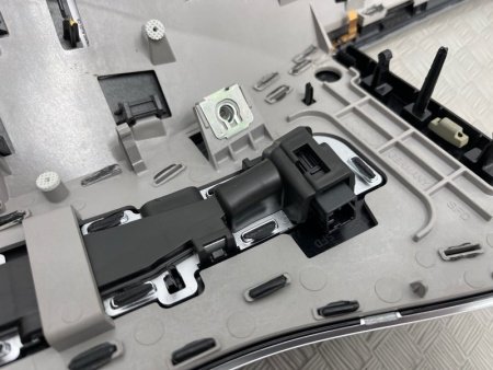 Audi / A6 / Декоративная накладка торпедо