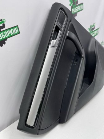 Volkswagen / Touareg / Обшивка двери