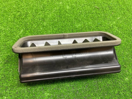 Audi / Q8 / воздуховод