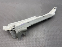 Audi / Q7 / Кронштейн крыла