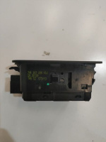 Volkswagen / Tiguan / Кнопка стояночного тормоза