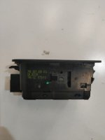 Volkswagen / Tiguan / Кнопка стояночного тормоза