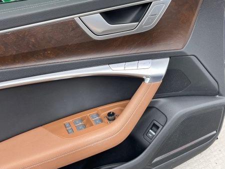 Audi / A6 / Дверь боковая