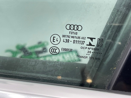 Audi / A6 / Дверь боковая