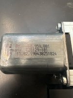 Audi / A6 / Моторчик стеклоочистителя передний