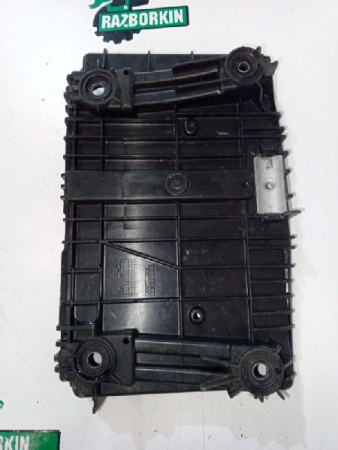 Mercedes-Benz / GLC 250d 4-matic / Площадка АКБ