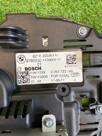 BMW / 7-Series / Панель приборов