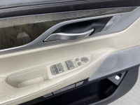 BMW / 7-Series / Обшивка двери