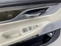 BMW / 7-Series / Обшивка двери