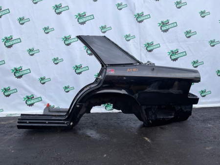 Mercedes-Benz / 300E / Крыло