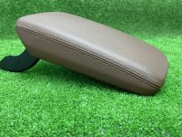 Audi / A4 / Подлокотник