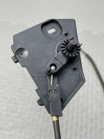 Volkswagen / Touareg / Трос замка капота