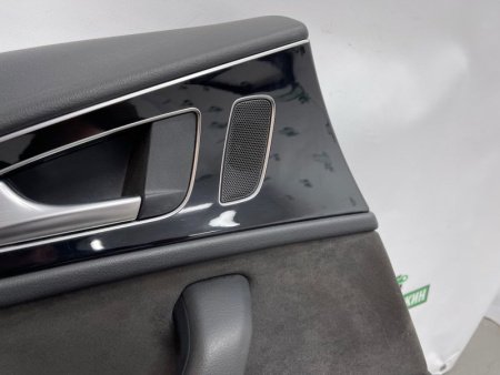 Audi / A6 / Обшивка двери