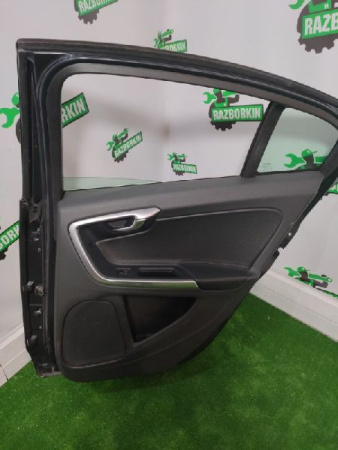 Volvo / S60 / Дверь боковая
